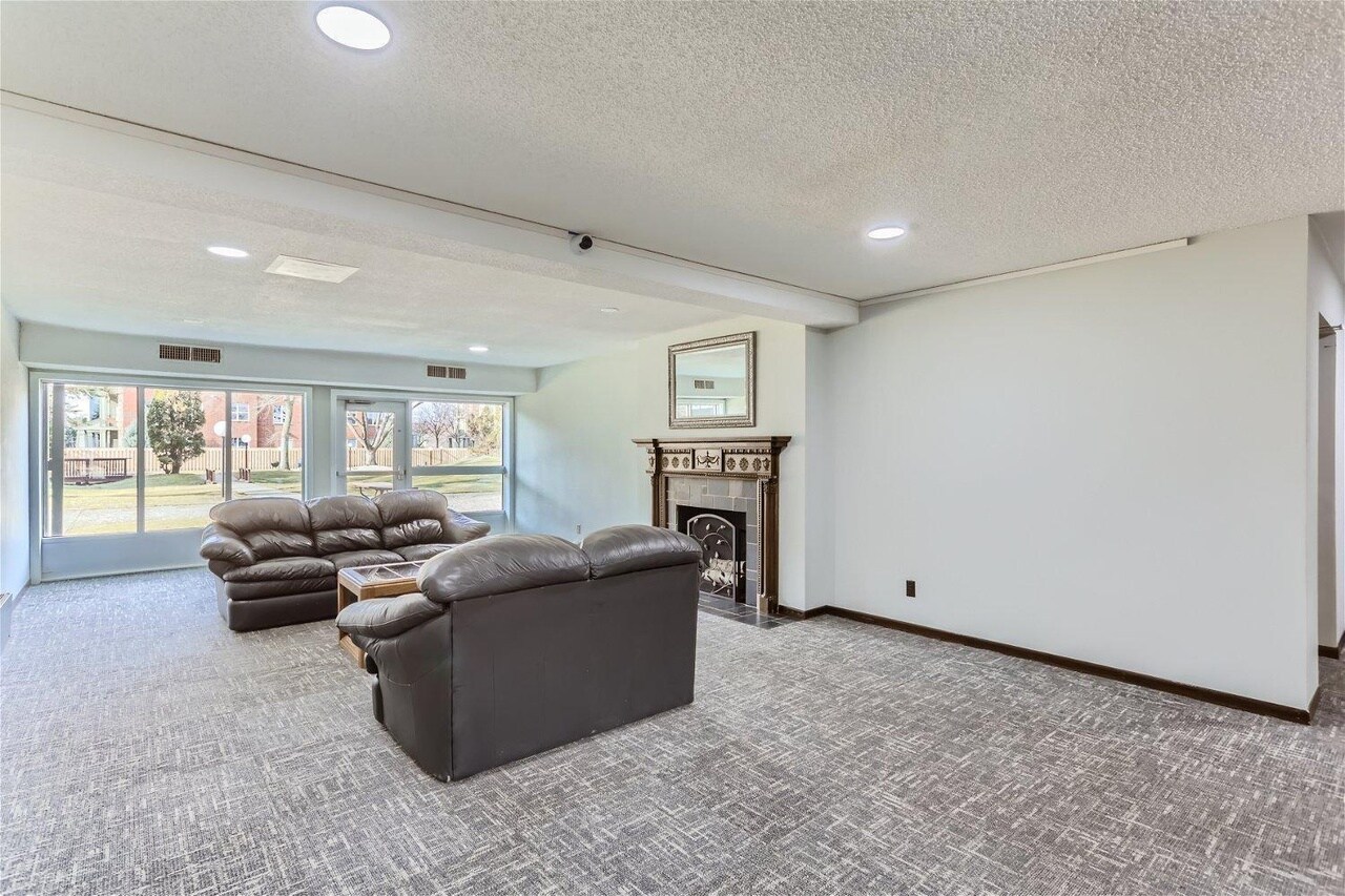 Building Photo - 450 Ford Rd