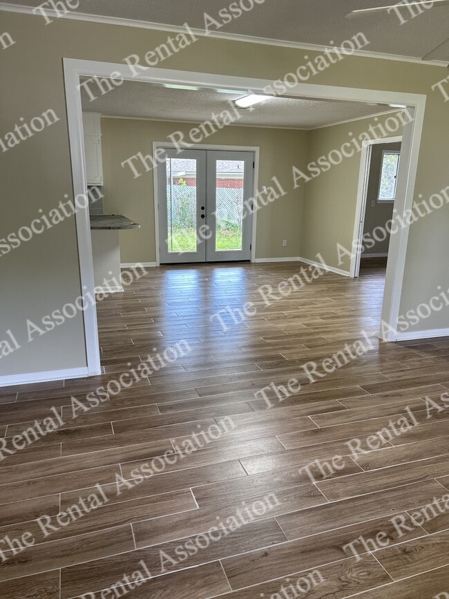Building Photo - 1801 Roosevelt Dr