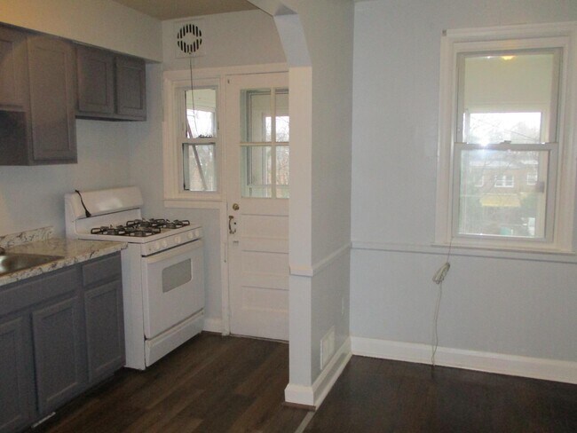 Building Photo - 2863 Edgecombe Cir S