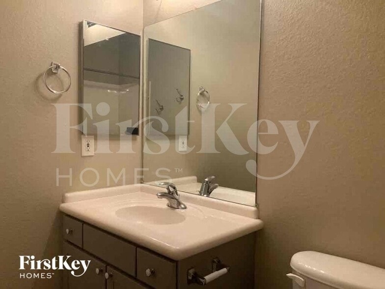 Building Photo - 17424 N 19th Terrace