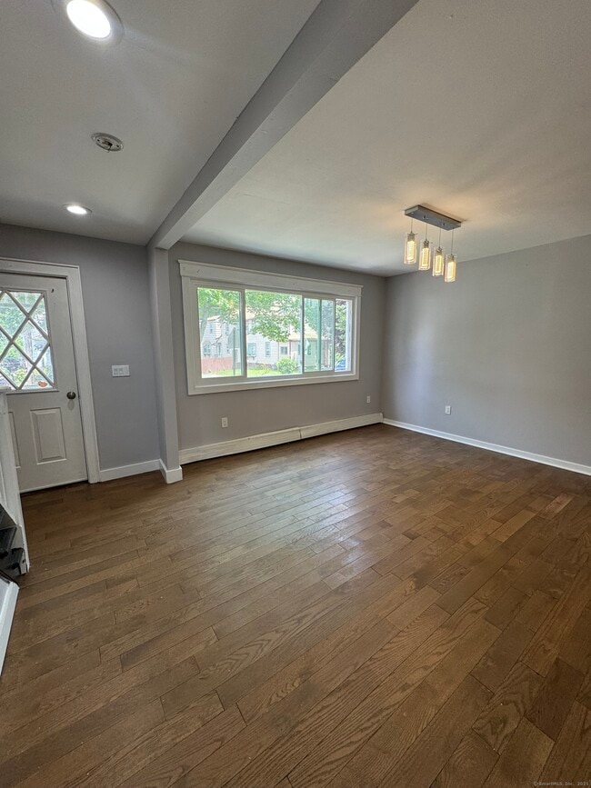 Building Photo - 86 Dorman St