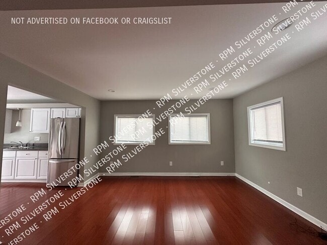 Building Photo - 3113 Emmons Ave