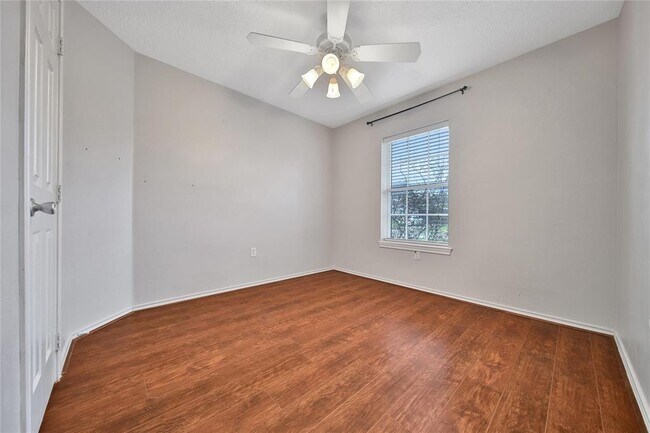 Building Photo - 720 Springwood Dr