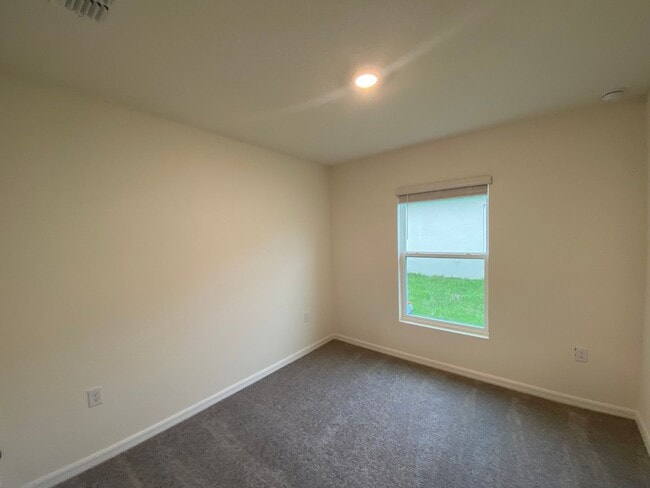 Building Photo - Desirable Lake Diamond Subdivision 4/2/2 **Won't Last*