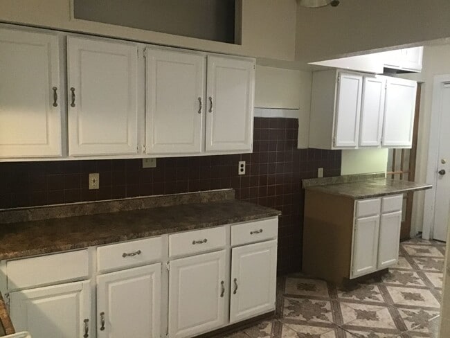 Building Photo - 4 Bedroom Single Family Home