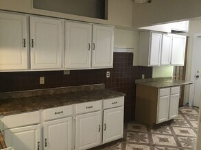 Building Photo - 4 Bedroom Single Family Home