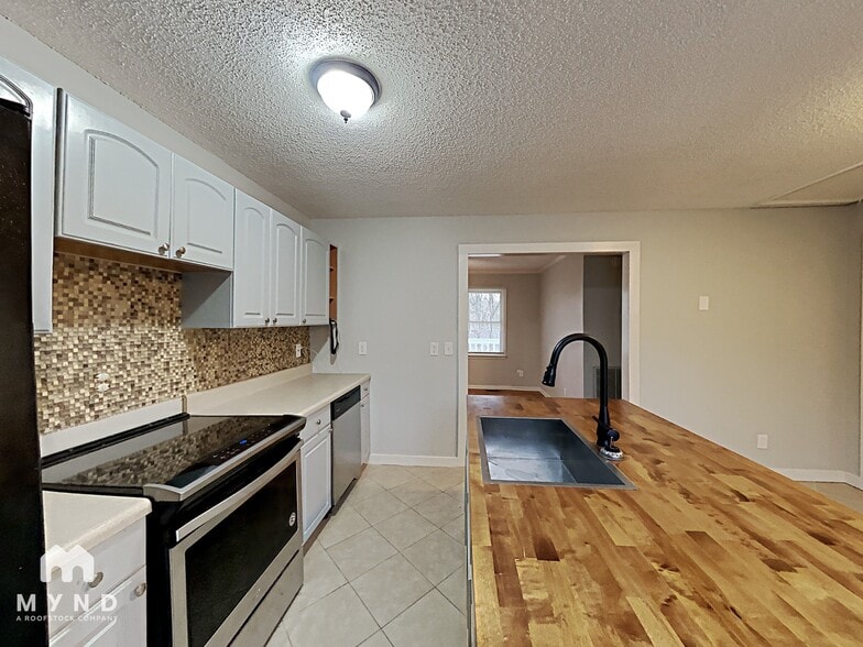 Building Photo - 62 Woodland Rd SW