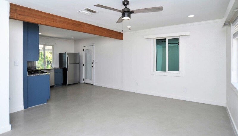 Building Photo - 5044 E Adams St