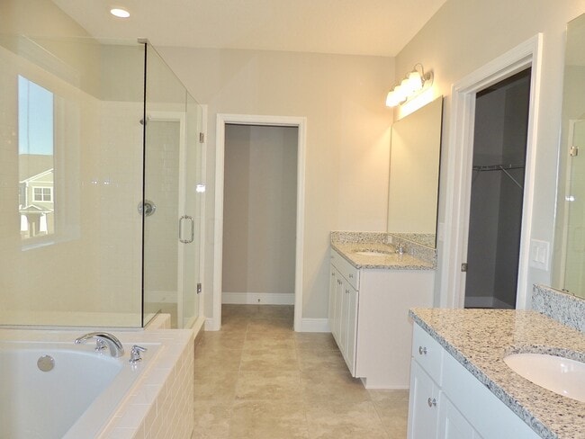 Building Photo - CALL ED FOR SHOWING APPOINTMENTS (352) 217...