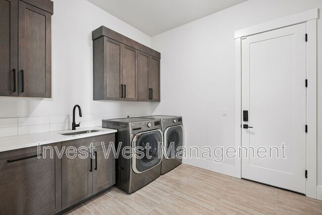 Building Photo - 1757 N Columbia Ridge Way