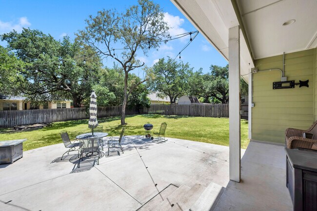 Building Photo - 113 Winding Oak Dr