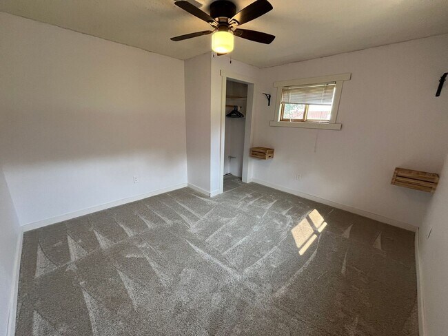 Building Photo - Beautiful 3 Bedroom Home in Alborn