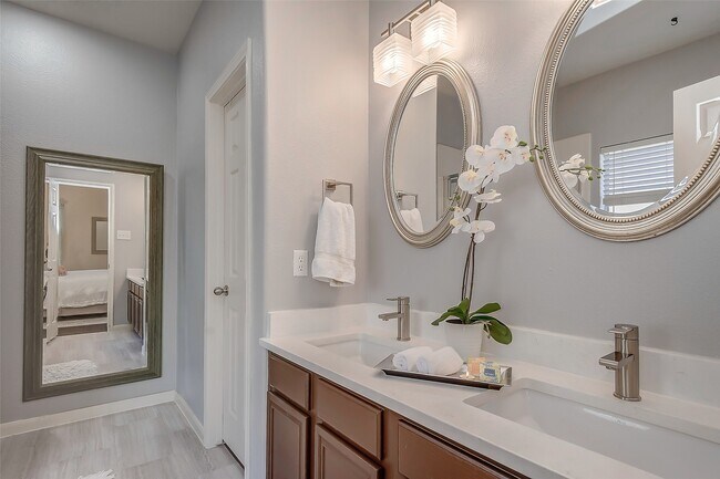 Building Photo - 25311 Sierra Woods Ln