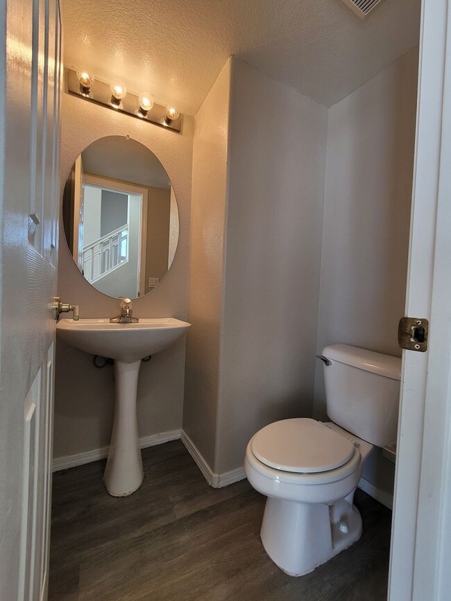 Building Photo - Beautiful 4 Bedroom Home in Green Valley