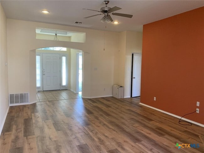 Building Photo - 2708 Butterfly Dr