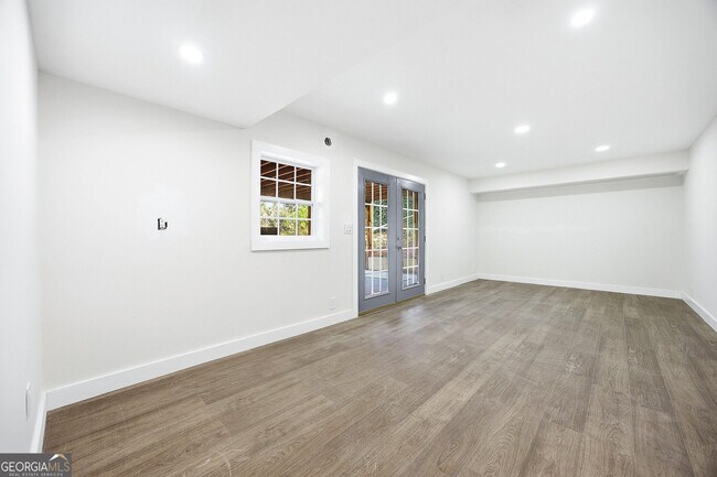 Building Photo - 42 W Belle Isle Rd NE