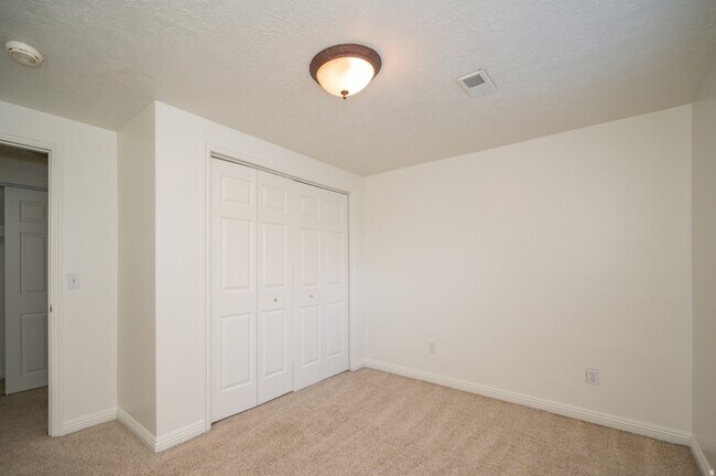 Building Photo - 8004 Old Barn Dr