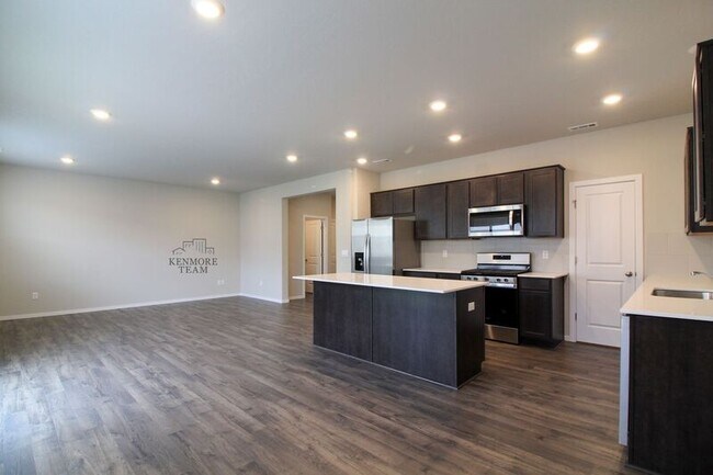 Building Photo - 8043 Ranchland Ln