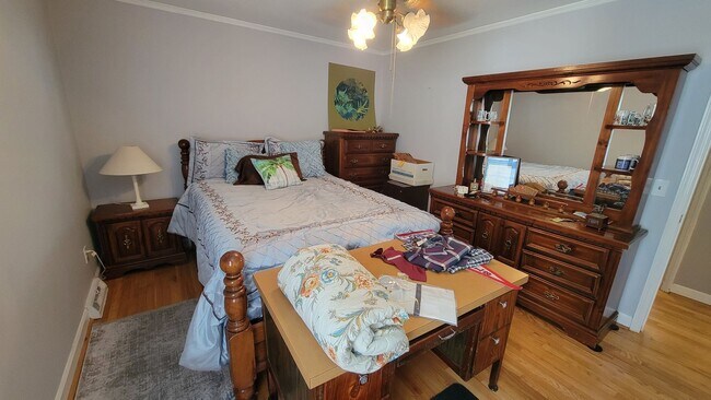 Building Photo - 4 Bed, 2.5 Bath Home Available in Taylors