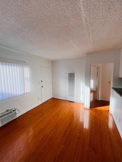 Building Photo - 1260 Beachwood Dr