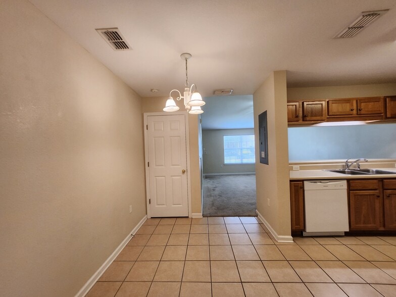 Building Photo - 4434 Gearhart Rd