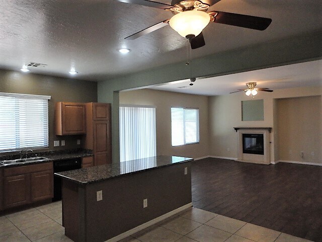 Building Photo - Great home in Aliante Community!