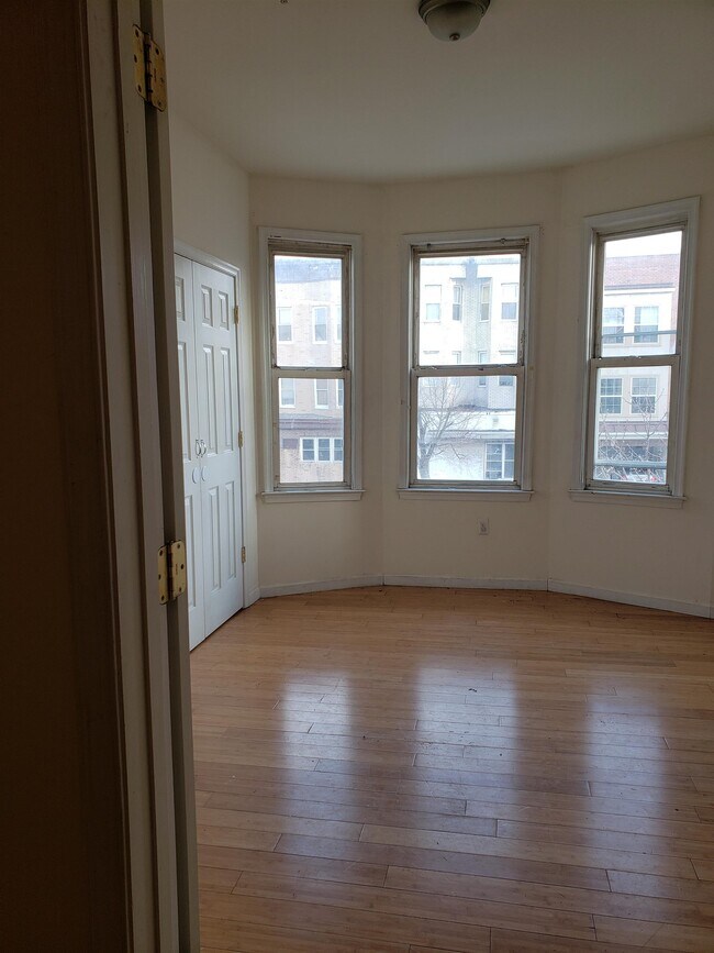 Building Photo - 385 Avenue C