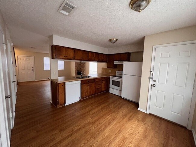 Building Photo - Hu Properties2 (3308 Dunliegh Dr)