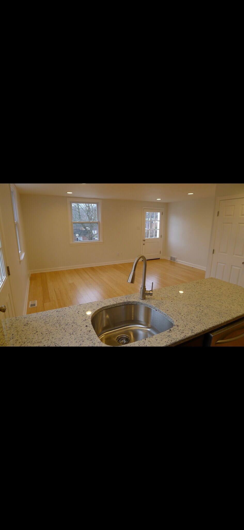 Building Photo - 278 Valley View Road