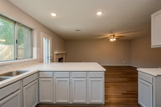 Building Photo - 10302 Tablerock Dr