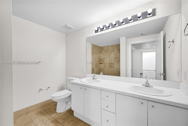 Building Photo - 2475 Brickell Ave