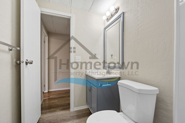 Building Photo - 2-Bedroom 2-Bathroom Home with Off-Street Parking Available in Coeur d’Alene!