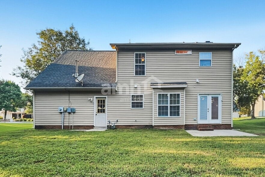 Building Photo - 1600 Glenn Meade Dr