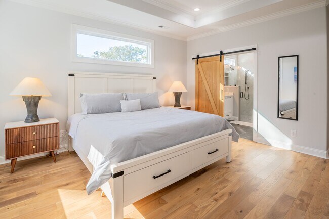 Building Photo - PREMIERE FURNISHED OFF-SEASON SHORT TERM RENTAL!