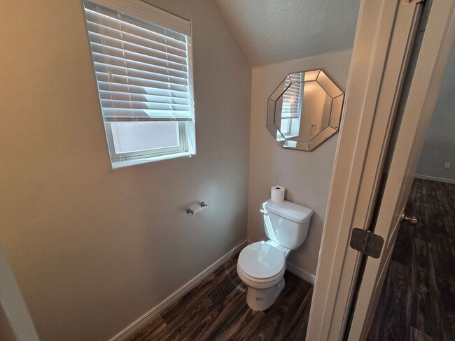Building Photo - Spacious 4 Bedroom Home!