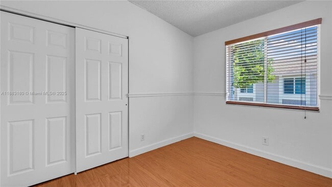 Building Photo - 570 Woodgate Cir