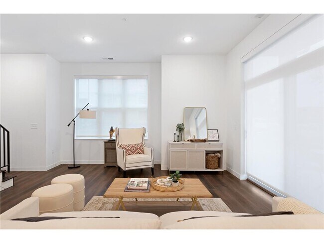 Building Photo - 366 Magnolia Ln