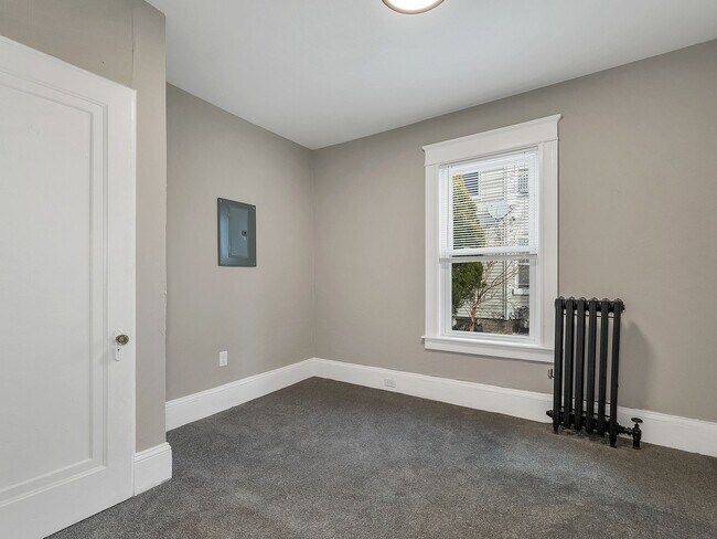 Building Photo - 54 Brook St