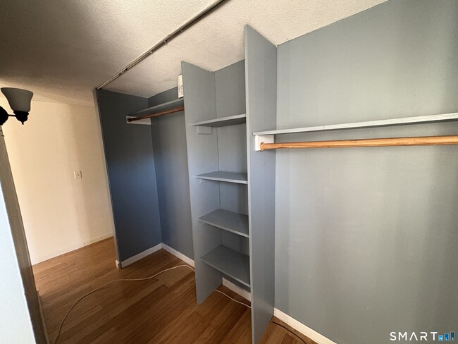 Building Photo - 13 Lakeside Dr