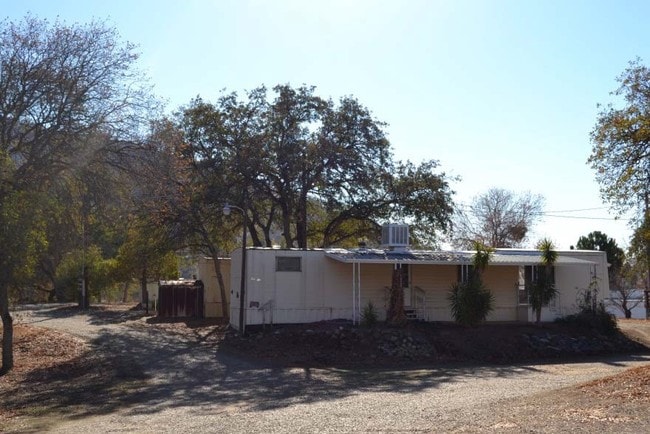 Building Photo - Ponderosa Trailer Park
