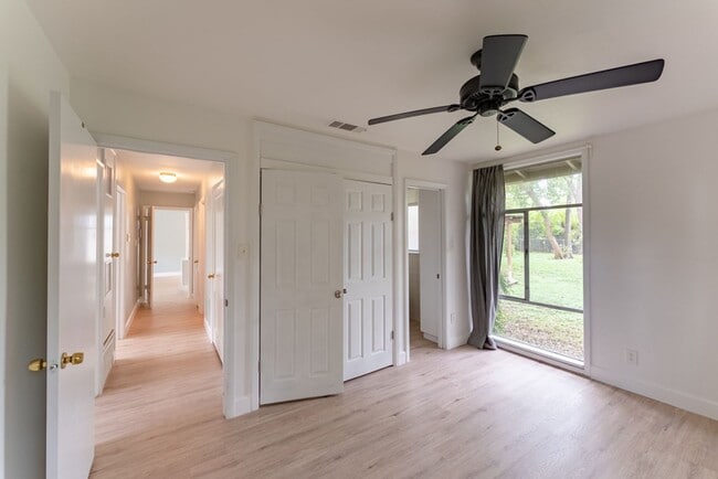 Building Photo - Cozy 3BD/2BA Brick Home in Vibrant Northea...