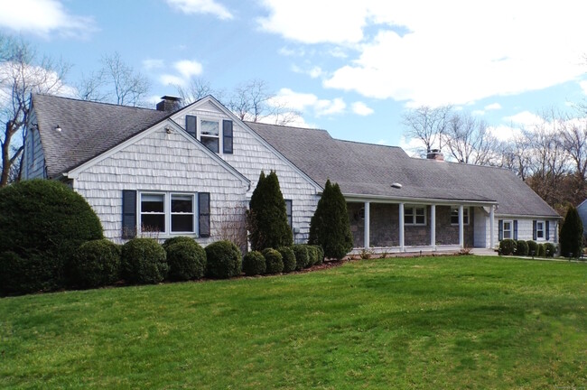 Building Photo - 53 Stonehedge Dr S