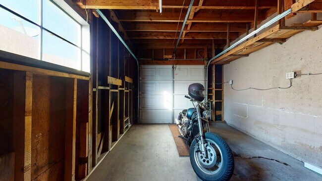Building Photo - UPTOWN 3 Bedroom +Office  2 Bath with Garage