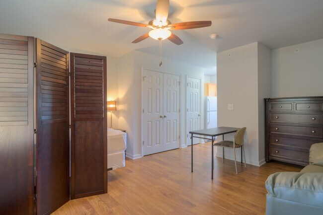Interior Photo - Blacksburg Homestay Village-311