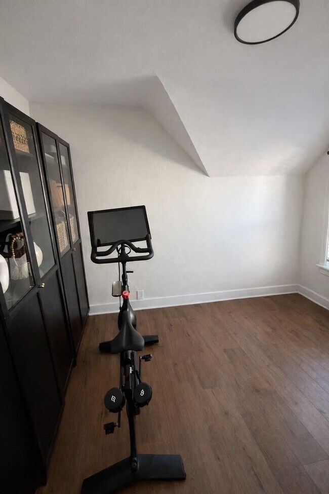 Building Photo - Fully Furnished 1BR + Office | Travel Nurse Ready | 30+ Day Stays Near Milwaukee