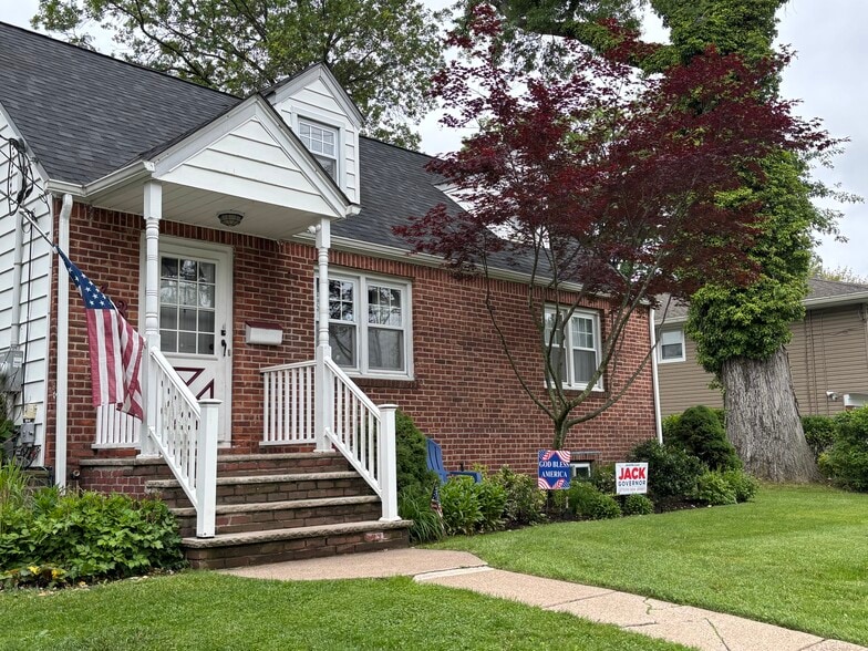 Primary Photo - 173 Lincoln Blvd