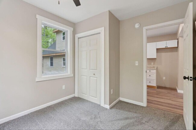 Building Photo - Renovated two-bedroom, one-bath apartment ...