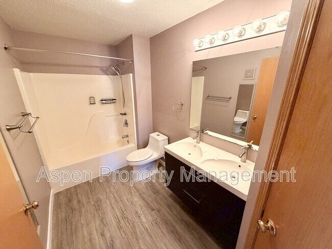 Building Photo - 2825 Triple Crown Ln