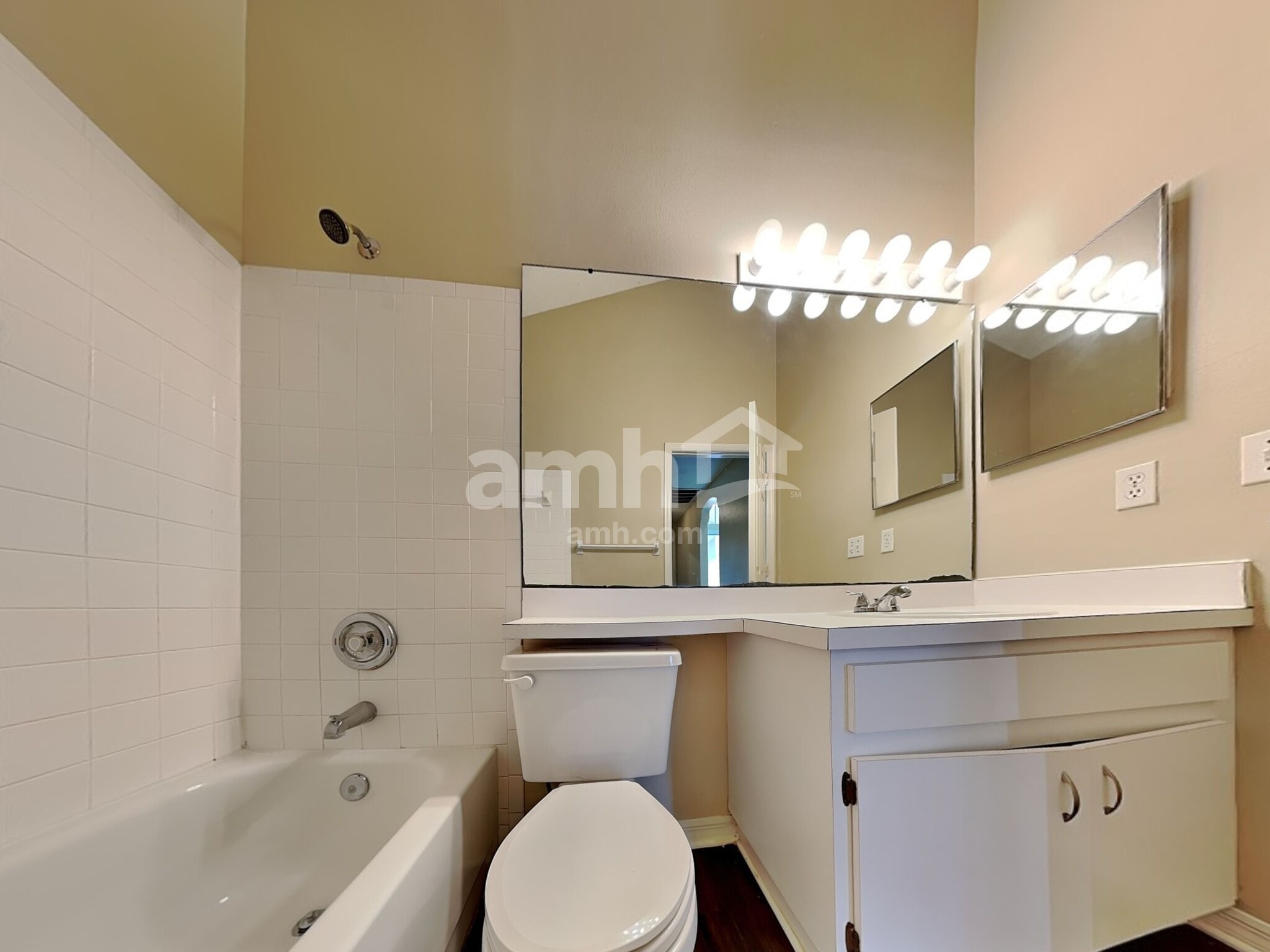 Building Photo - 2315 Kenwick Dr