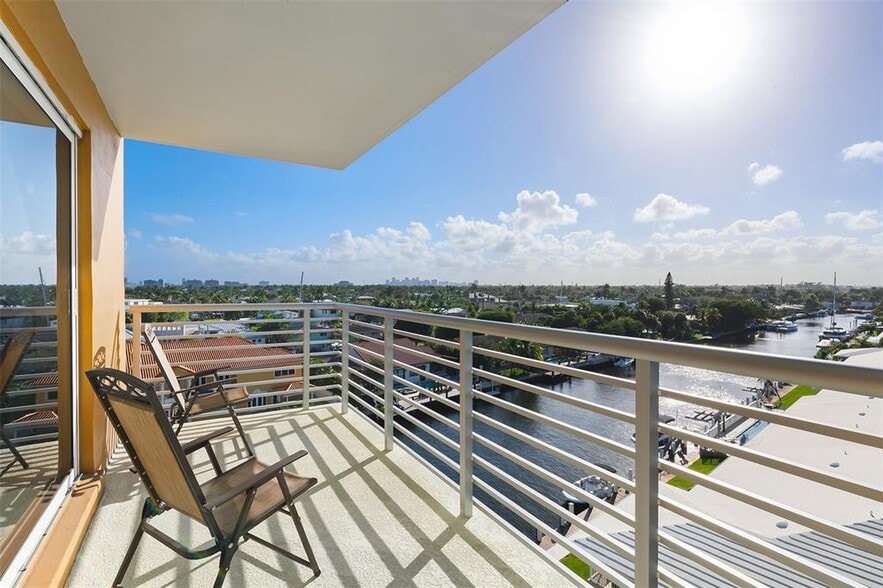 Building Photo - 2900 NE 30th St